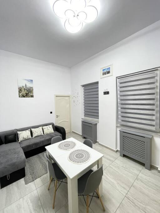 Apartament In Centrul Istoric Oradea Exterior foto